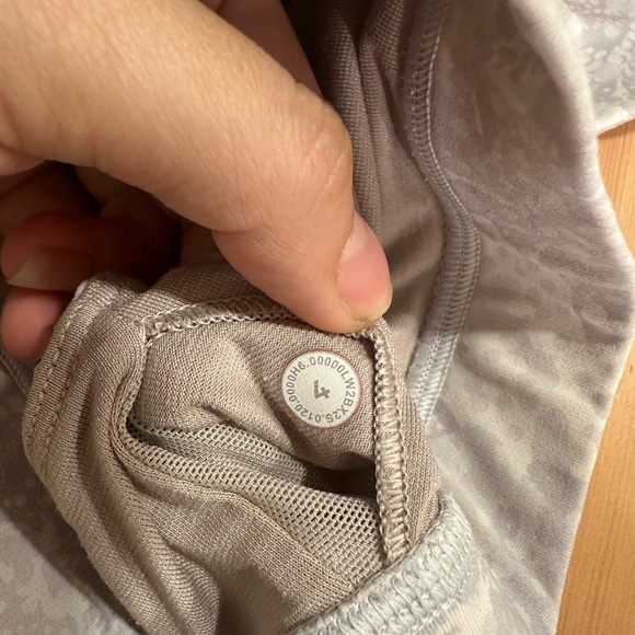 Lululemon Energy Sports Bra Women’s 4 High Neck Workout Top Luxtreme Grey Oasis - Picture 7 of 7